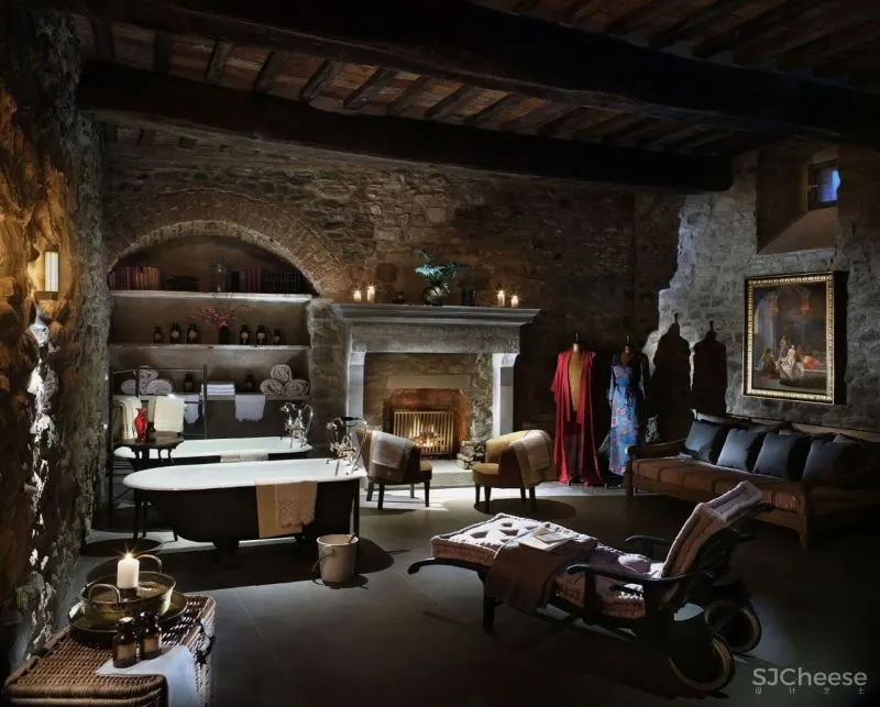 意大利千年古堡改造的酒店,1500万平米仅36间房,现代与古典的极限混搭!