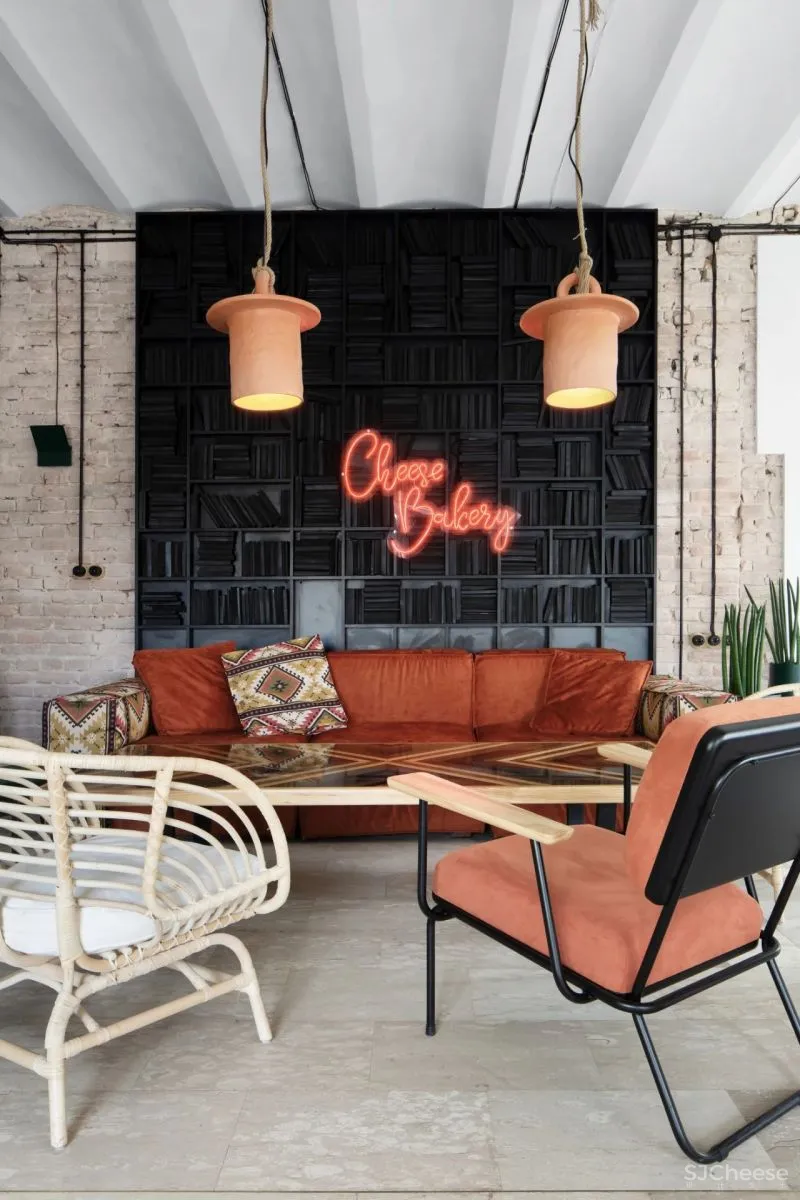 IRA LYSIUK 90㎡咖啡厅设计,现代与历史的交织