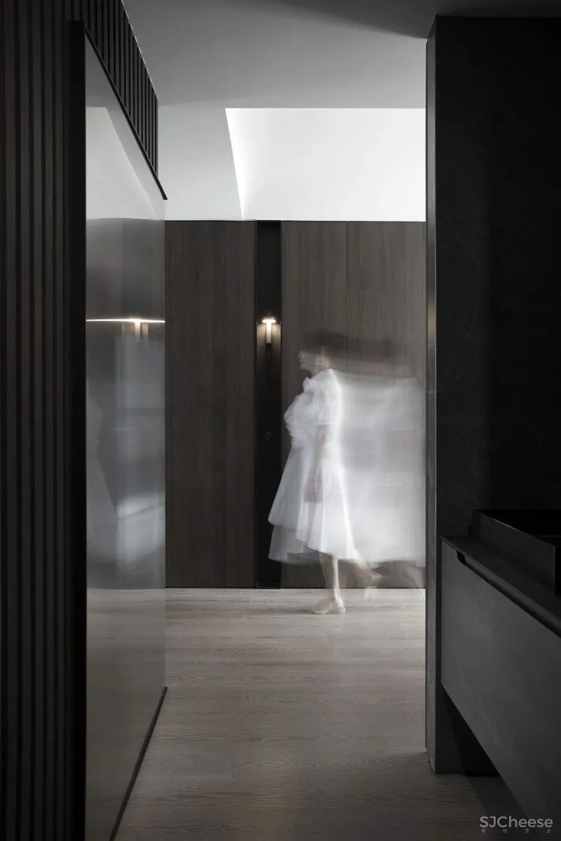 黑暗里的温和纯粹,回归空间的素净情怀 墨然设计