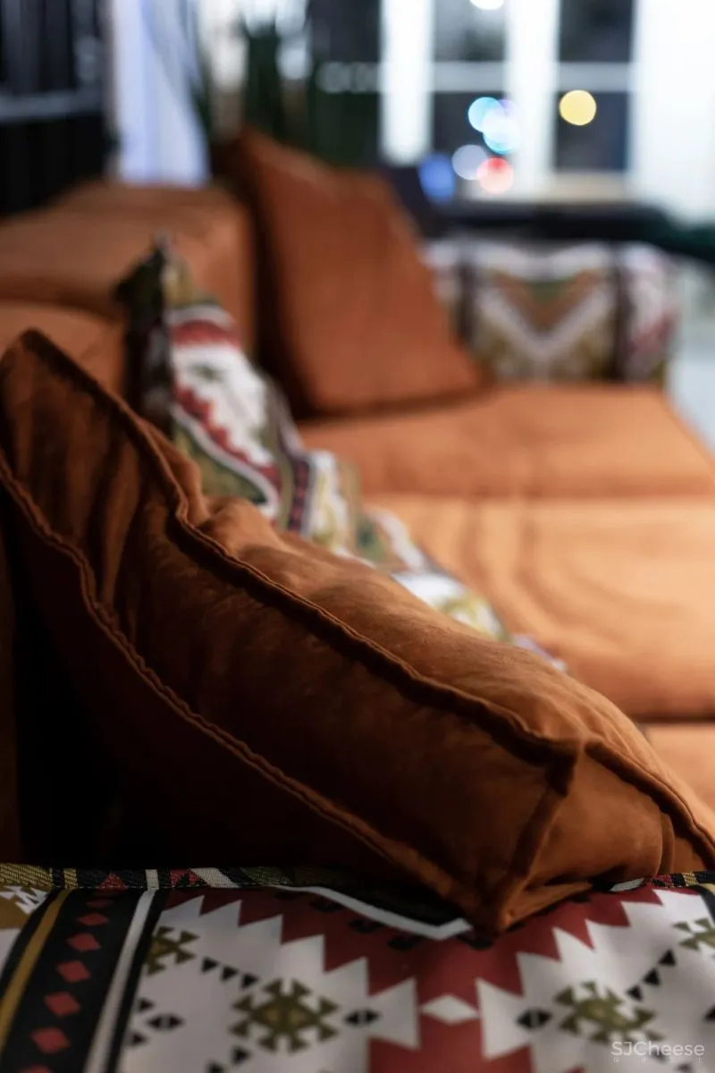 IRA LYSIUK 90㎡咖啡厅设计,现代与历史的交织