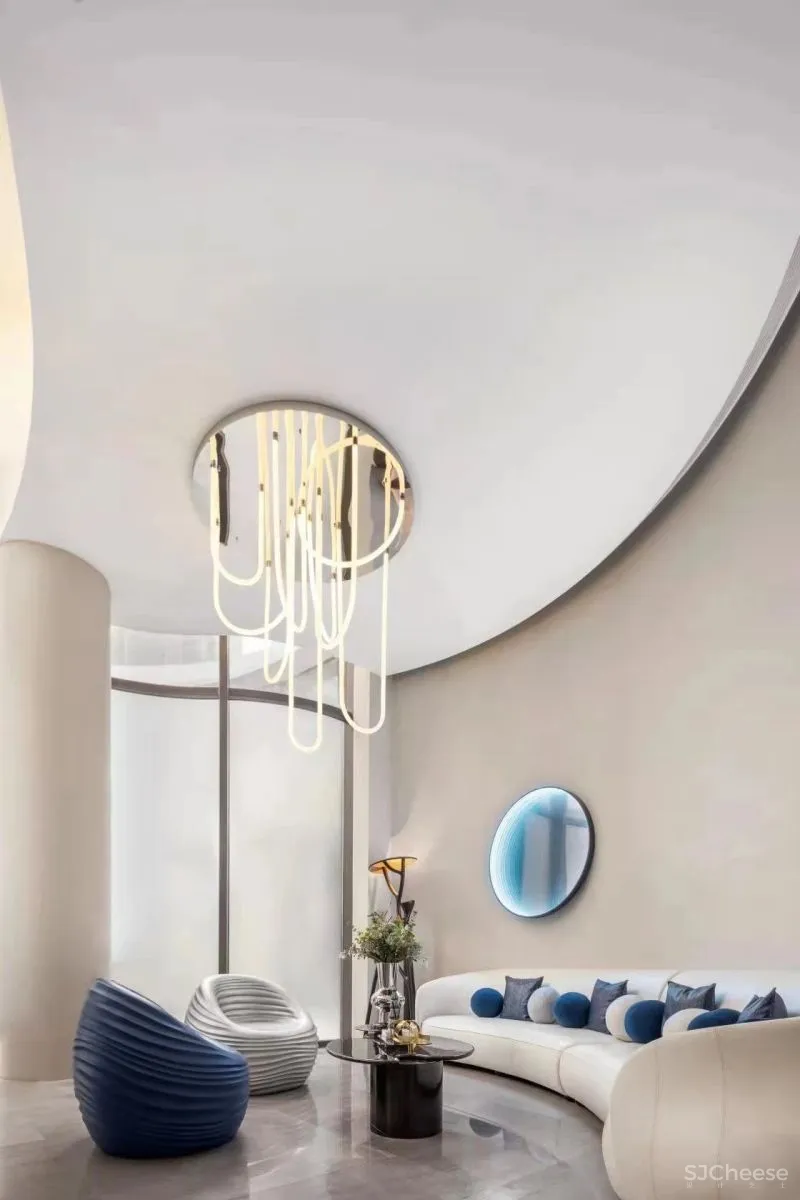 CLV赛拉维 首创成都禧瑞光华,曲线属于上帝 !