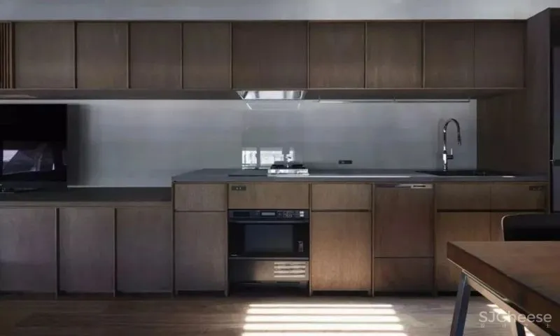 外观像碉堡,东京三轩茶屋,别有洞天的光影混凝土住宅