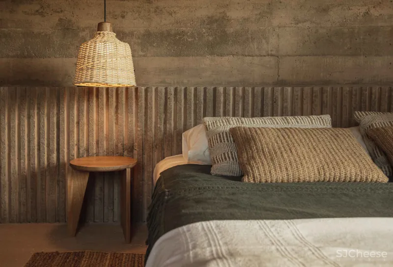 混凝土打造的侘寂野奢民宿,越「简陋」越高级