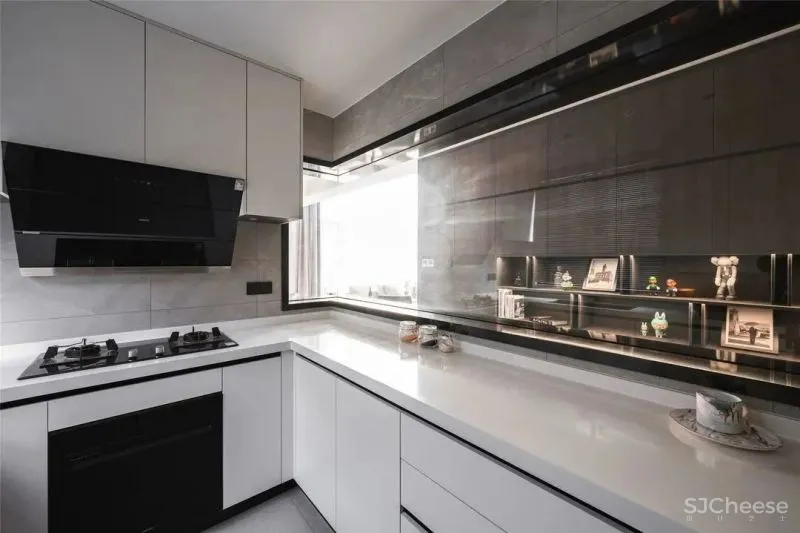 隔出玄关，打开客餐厅，环绕落地窗让家充满阳光 王中玮