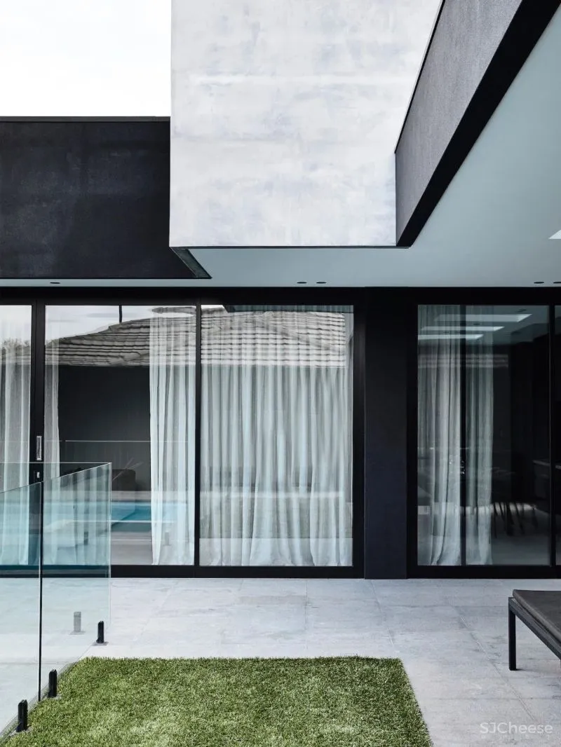 黑与白,宁静简约之居