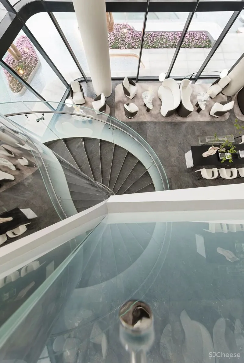 从地球仰望看到的宇宙星辰,重叠漂浮,璀璨无界