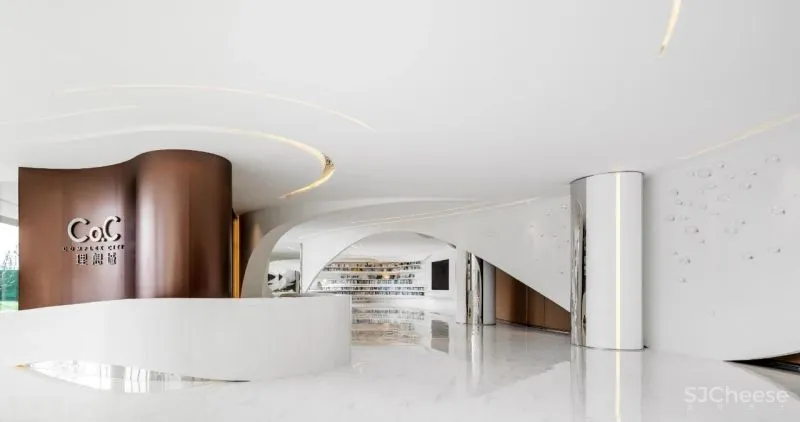 刘荣禄 中融蓝城·Co.C生活艺术馆,穿行宇宙的星际航母