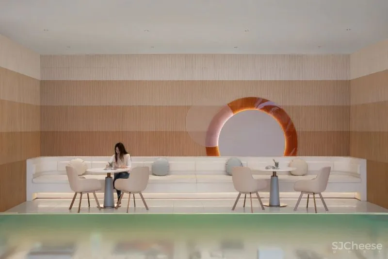 万科售楼处变身开黑、吸猫、撸妆馆,乐尚设计把潮玩体验做出新花样