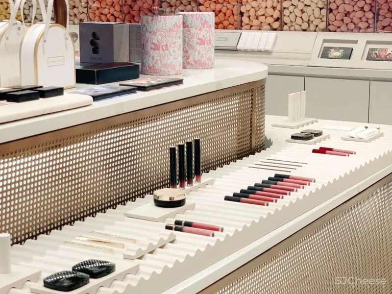 万科售楼处变身开黑、吸猫、撸妆馆,乐尚设计把潮玩体验做出新花样