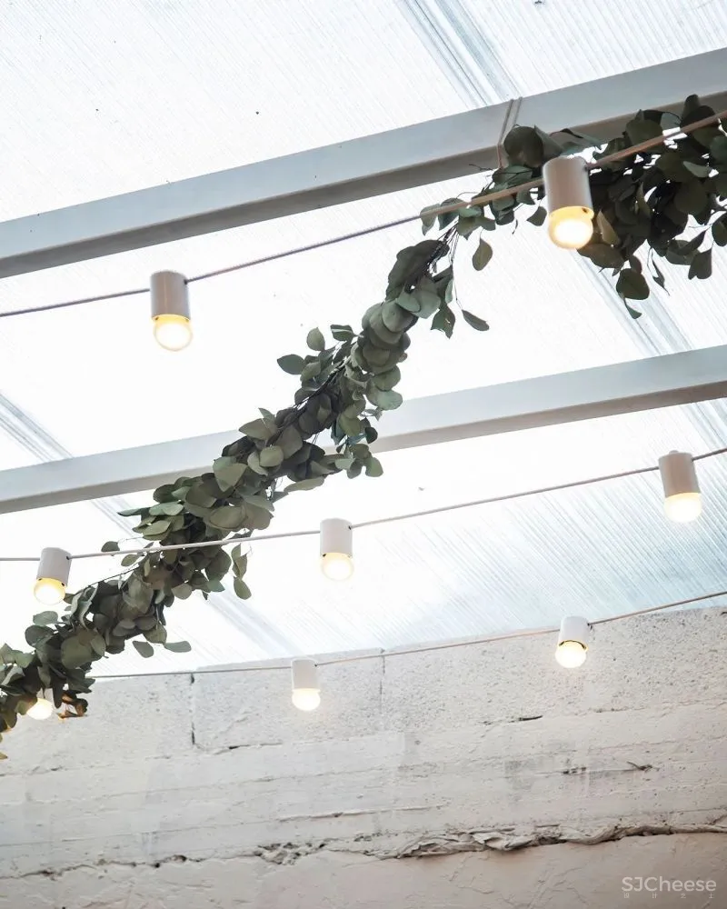 极简主义的OPA餐厅,手工制作的室内素食美食