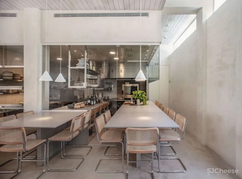 极简主义的OPA餐厅,手工制作的室内素食美食