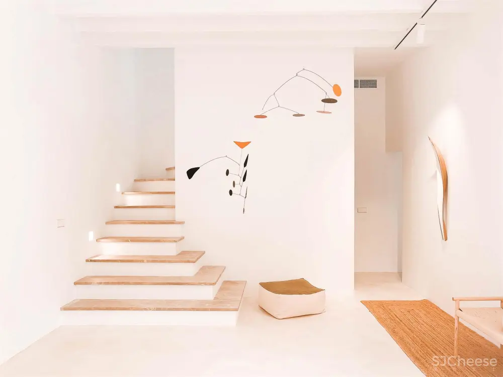 剧院本质的极简而不失温馨的住宅。西班牙剧院改造设计Can Garrover