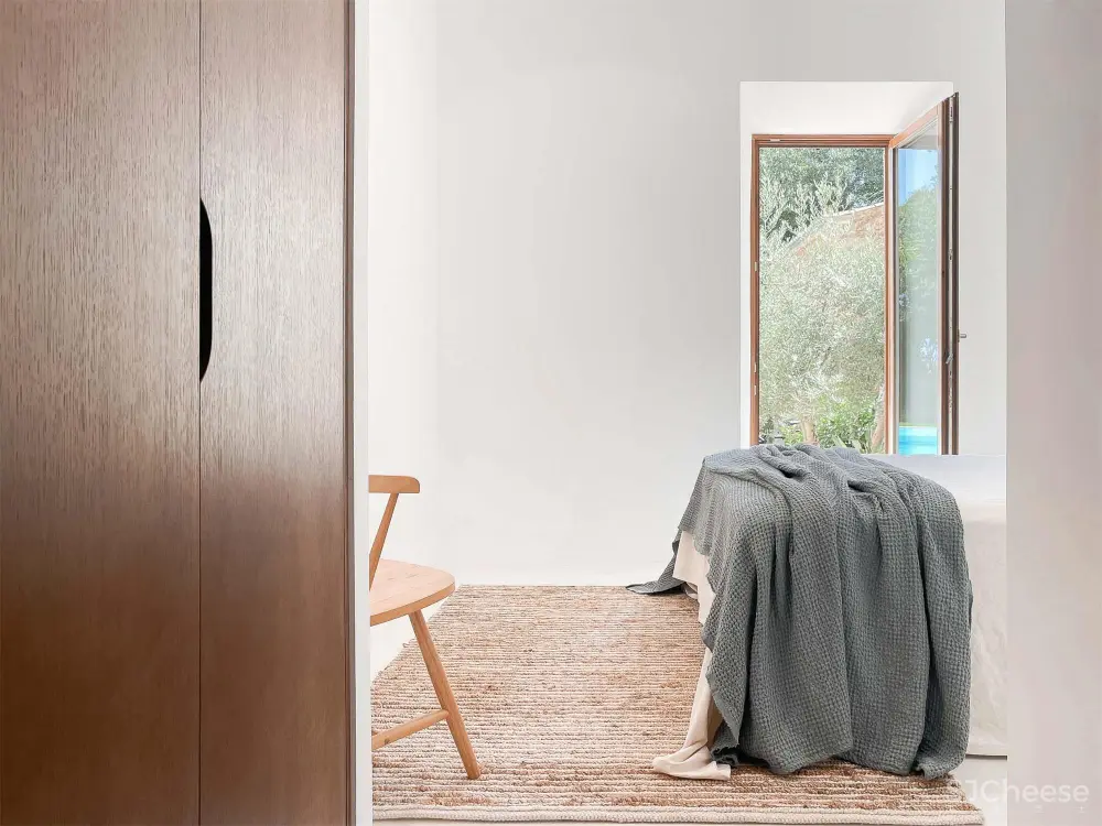 剧院本质的极简而不失温馨的住宅。西班牙剧院改造设计Can Garrover