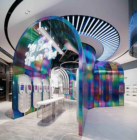 Storeage 为 B+Tube 油罐打造智能新零售美妆集合店