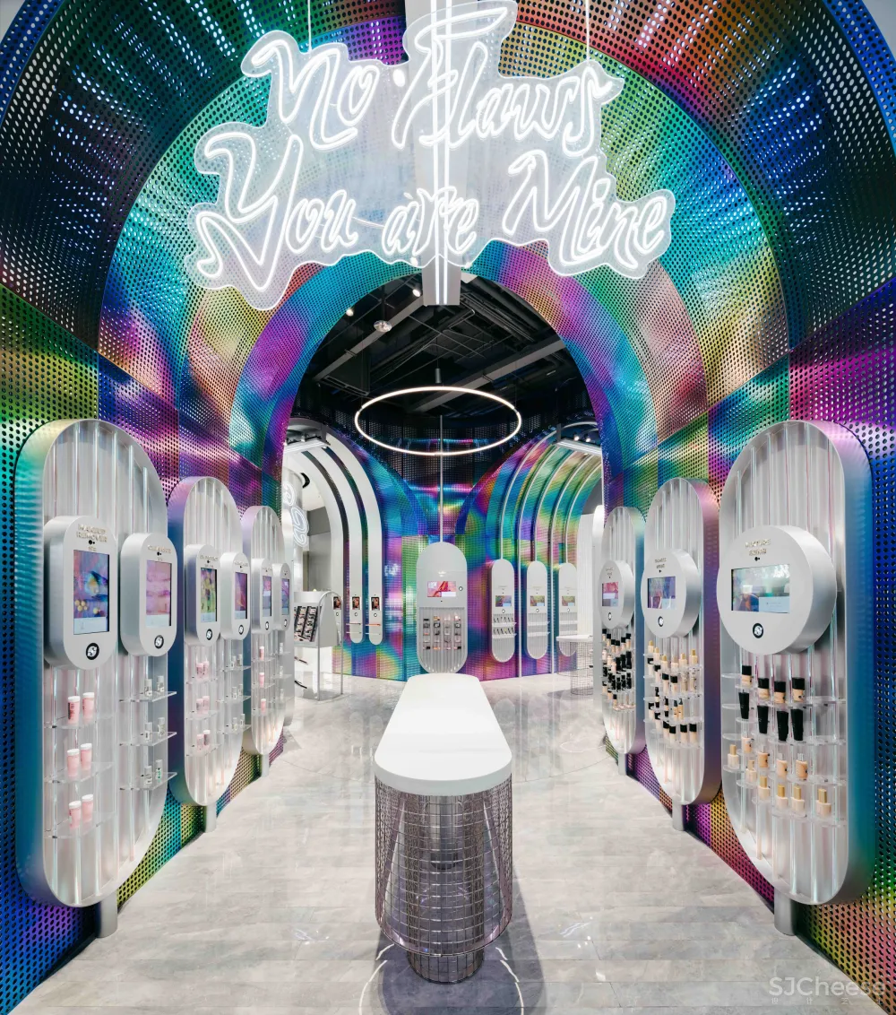 Storeage 为 B+Tube 油罐打造智能新零售美妆集合店