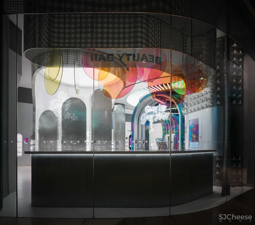 Storeage 为 B+Tube 油罐打造智能新零售美妆集合店