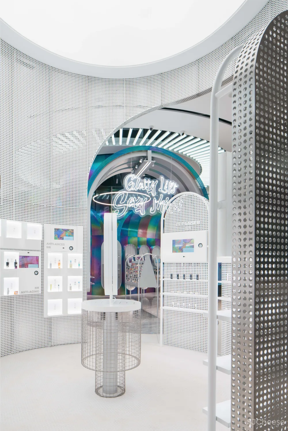 Storeage 为 B+Tube 油罐打造智能新零售美妆集合店