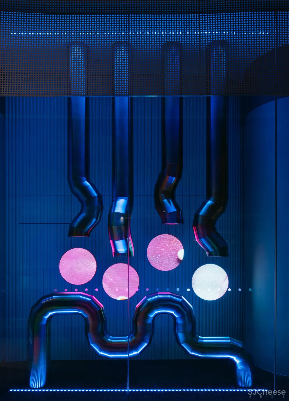 Storeage 为 B+Tube 油罐打造智能新零售美妆集合店