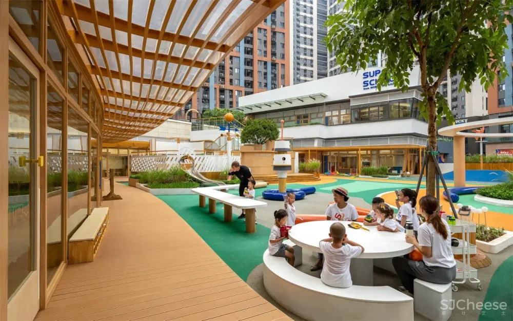 水泥都市中倡导户外教学的幼儿园, VMDPE圆道设计
