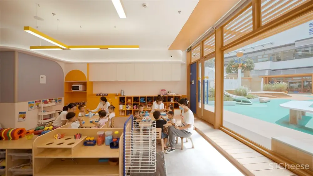 水泥都市中倡导户外教学的幼儿园, VMDPE圆道设计