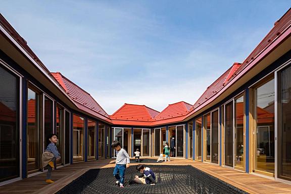 日本又新开一家幼儿园,不再是大白墙!网友:4岁零312个月的宝宝能上吗?