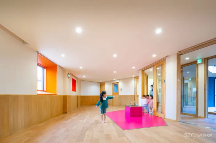 日本又新开一家幼儿园,不再是大白墙!网友:4岁零312个月的宝宝能上吗?
