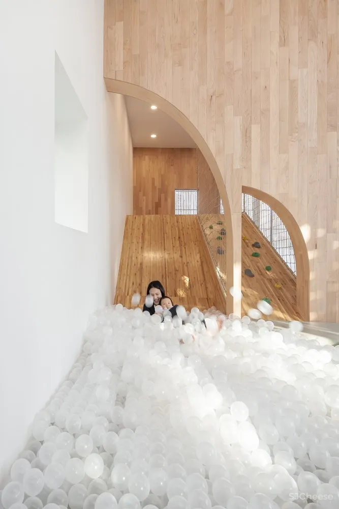 Playville 日间托儿所，打造儿童玩乐的理想地 / NITAPROW