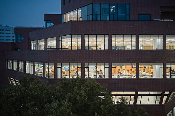 奥默默工作室 从空间生产到空间生长:交大包玉刚图书馆空间改造