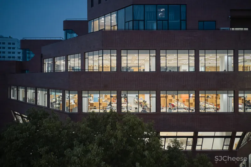 奥默默工作室 从空间生产到空间生长：交大包玉刚图书馆空间改造