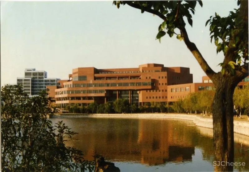 奥默默工作室 从空间生产到空间生长：交大包玉刚图书馆空间改造