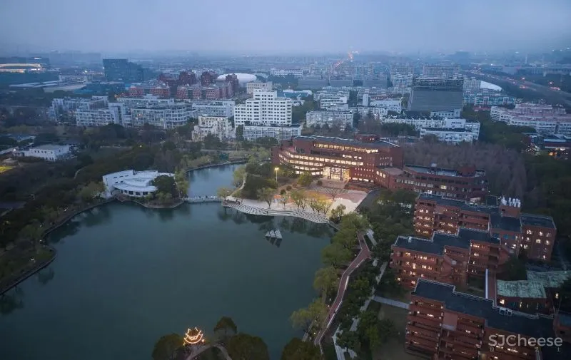 奥默默工作室 从空间生产到空间生长：交大包玉刚图书馆空间改造