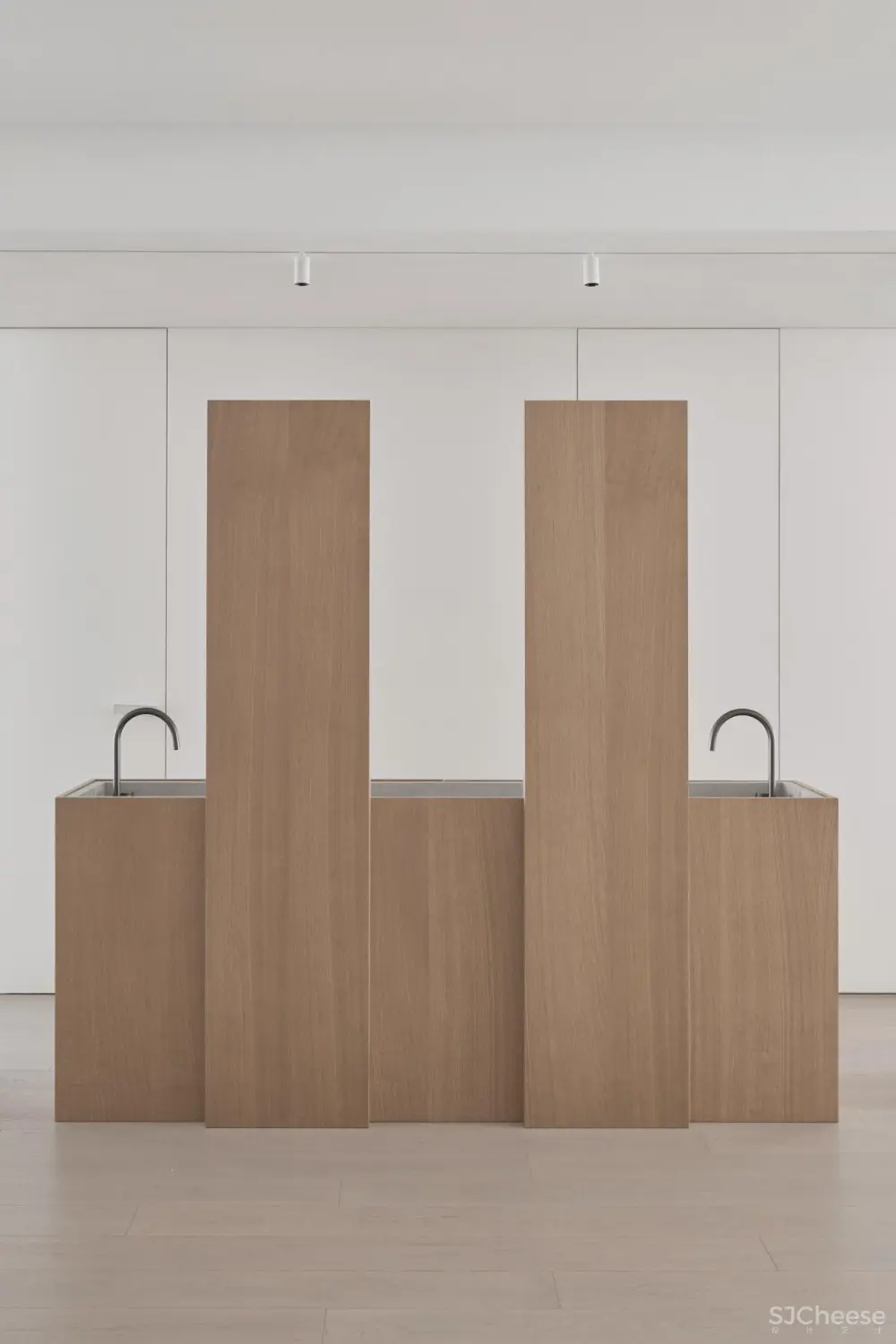 位于上海的极简住宅丨黑森林住宅 by Kanstantsin Remez, MANN Architects