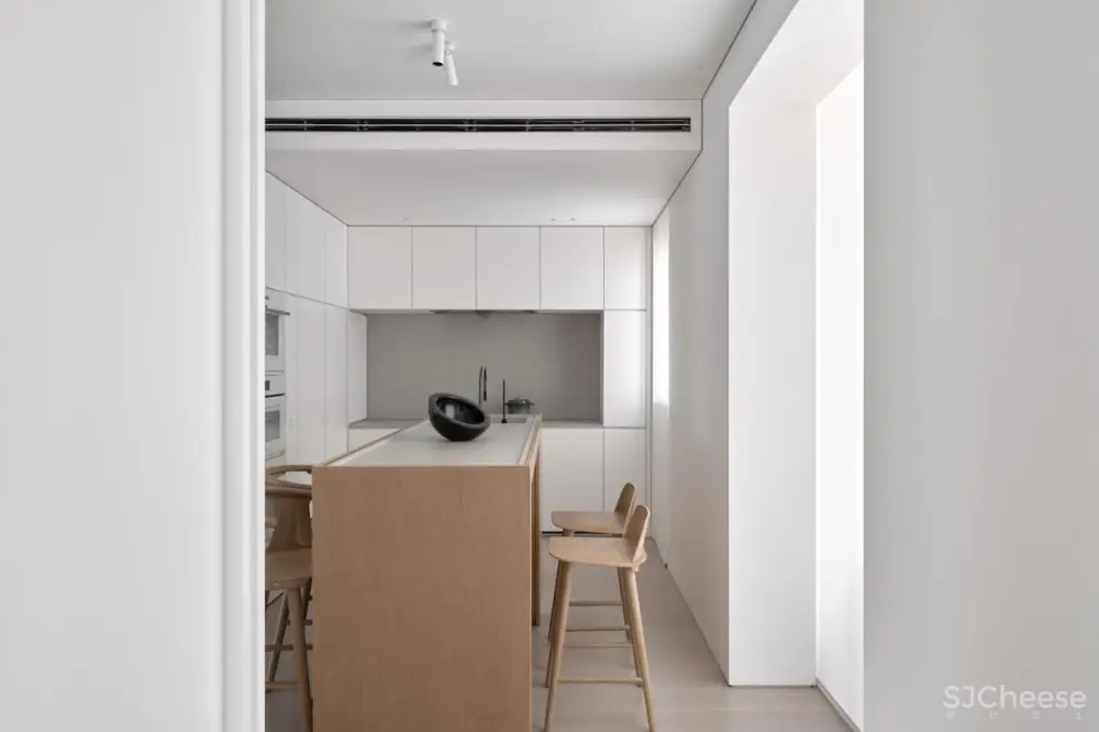 位于上海的极简住宅丨黑森林住宅 by Kanstantsin Remez, MANN Architects