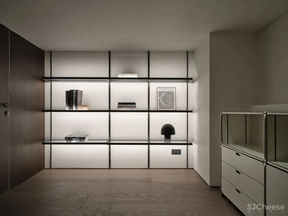 梧桐树下的420平米复式公寓 - 八荒设计