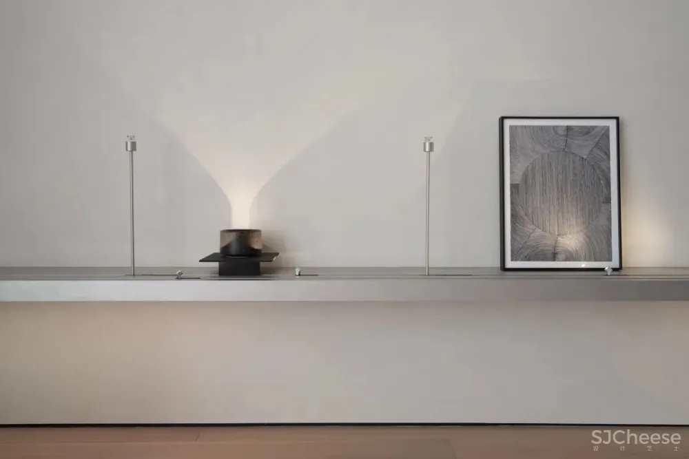 梧桐树下的420平米复式公寓 - 八荒设计