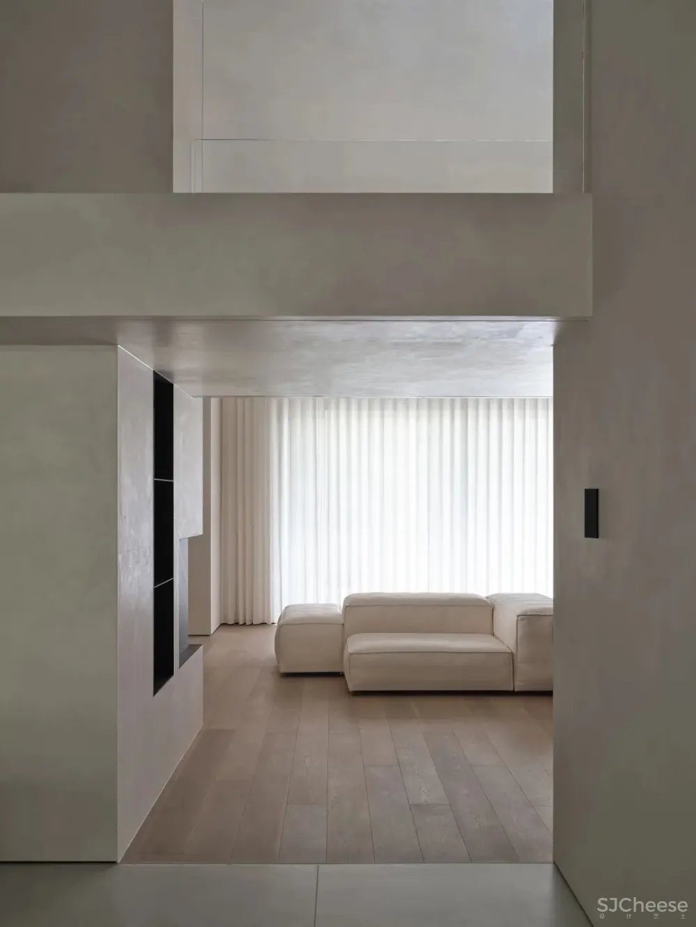 梧桐树下的420平米复式公寓 - 八荒设计