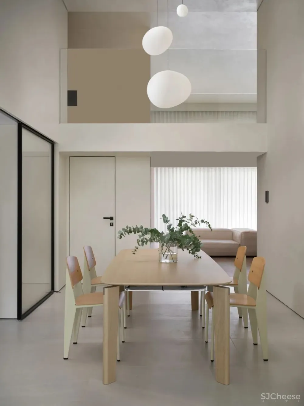 梧桐树下的420平米复式公寓 - 八荒设计