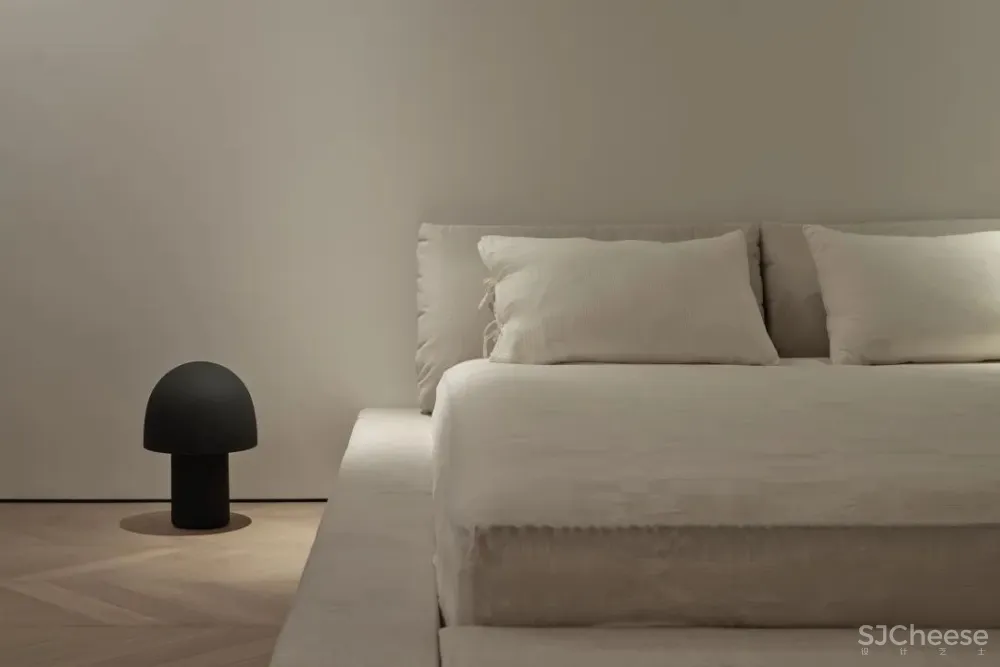 梧桐树下的420平米复式公寓 - 八荒设计