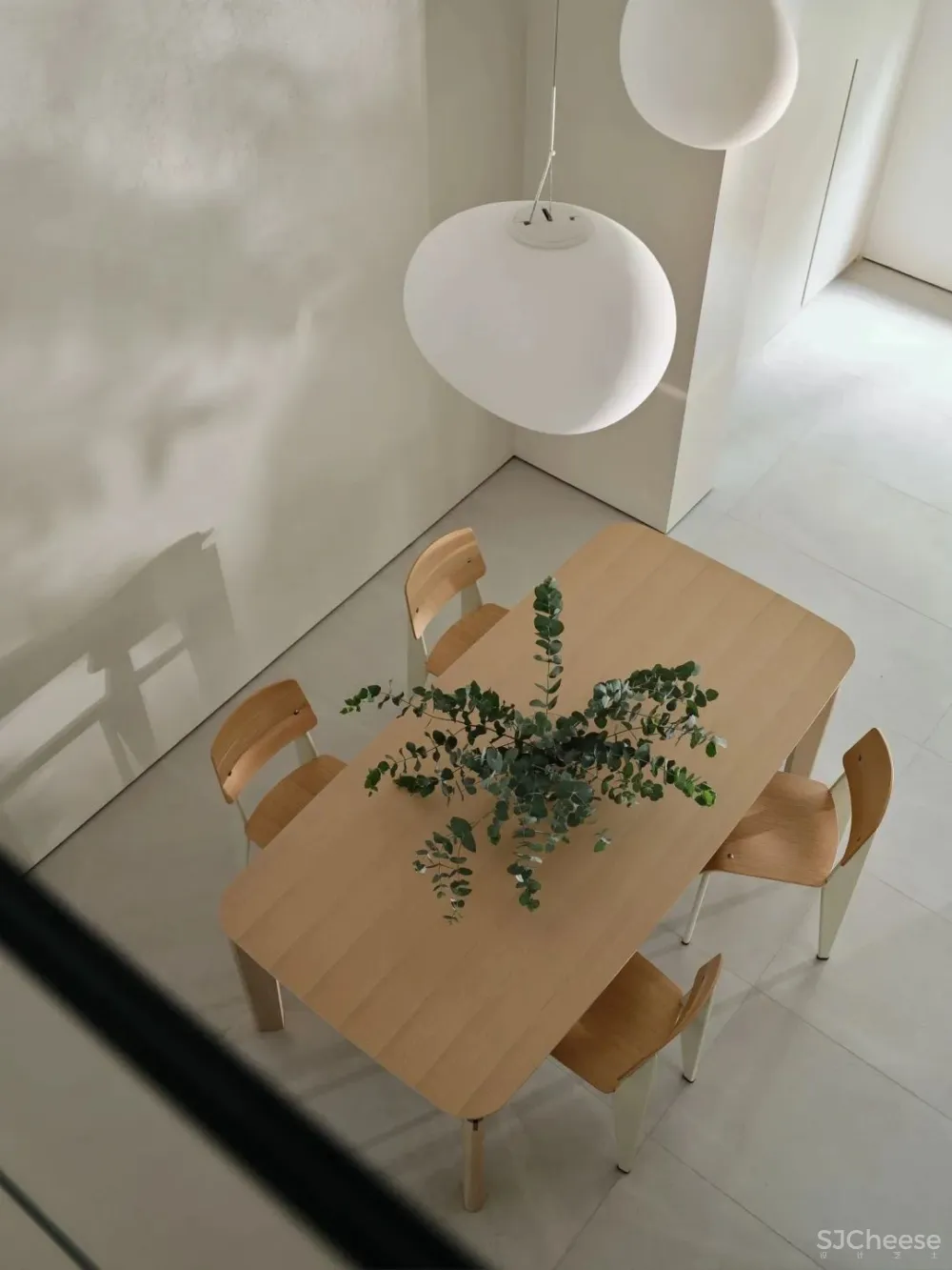 梧桐树下的420平米复式公寓 - 八荒设计