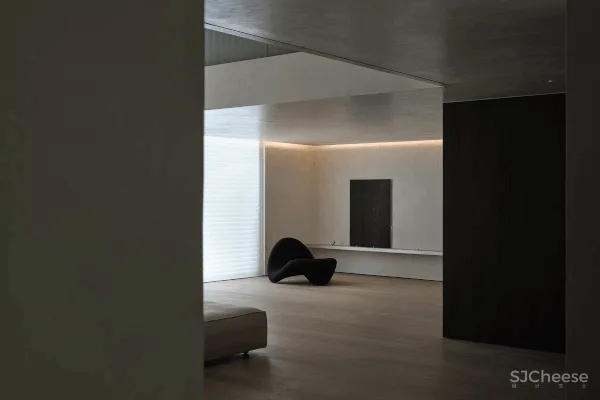 梧桐树下的420平米复式公寓 - 八荒设计