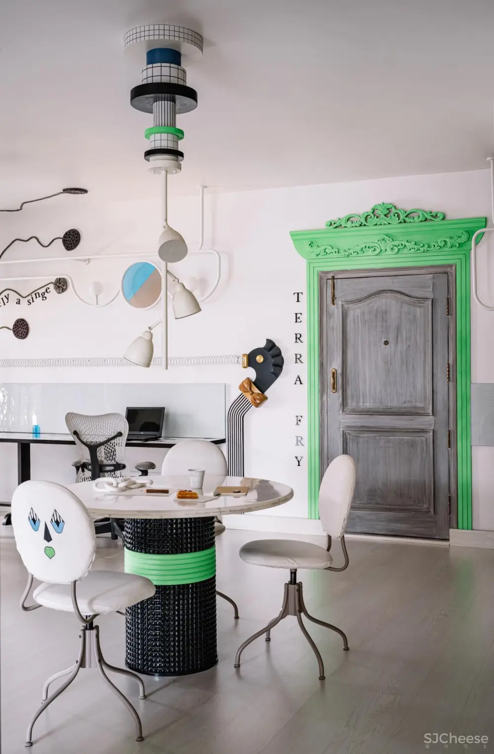 罪恶之城:在班加罗尔的一个受陌生事物启发的室内设计工作室,由Multitude of sins设计。