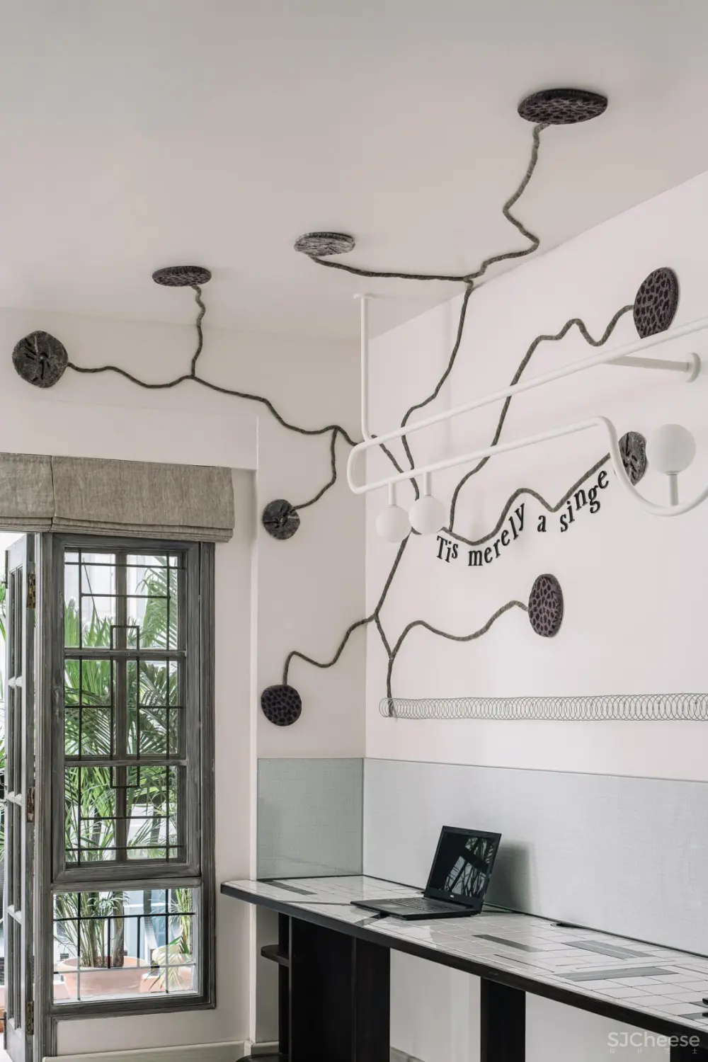 罪恶之城:在班加罗尔的一个受陌生事物启发的室内设计工作室,由Multitude of sins设计。