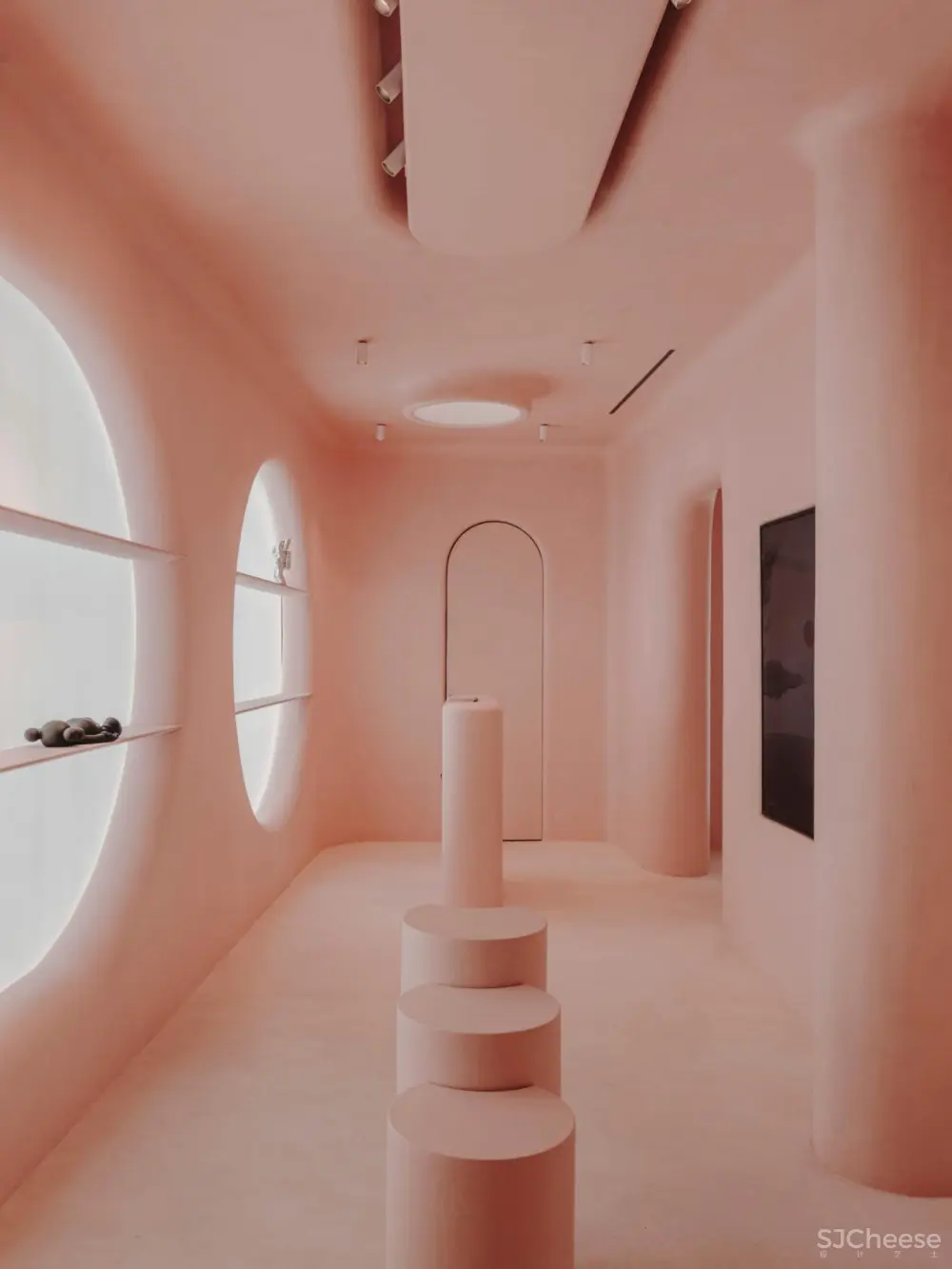 从现实中脱离出来:巴塞罗那的Moco概念店,由six n five与isern serra合作。