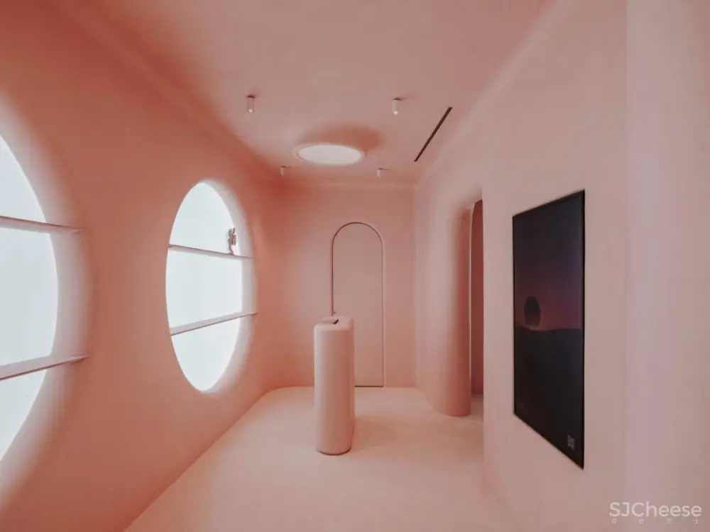 从现实中脱离出来:巴塞罗那的Moco概念店,由six n five与isern serra合作。