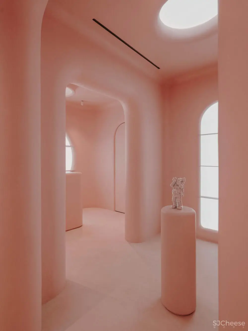 从现实中脱离出来:巴塞罗那的Moco概念店,由six n five与isern serra合作。