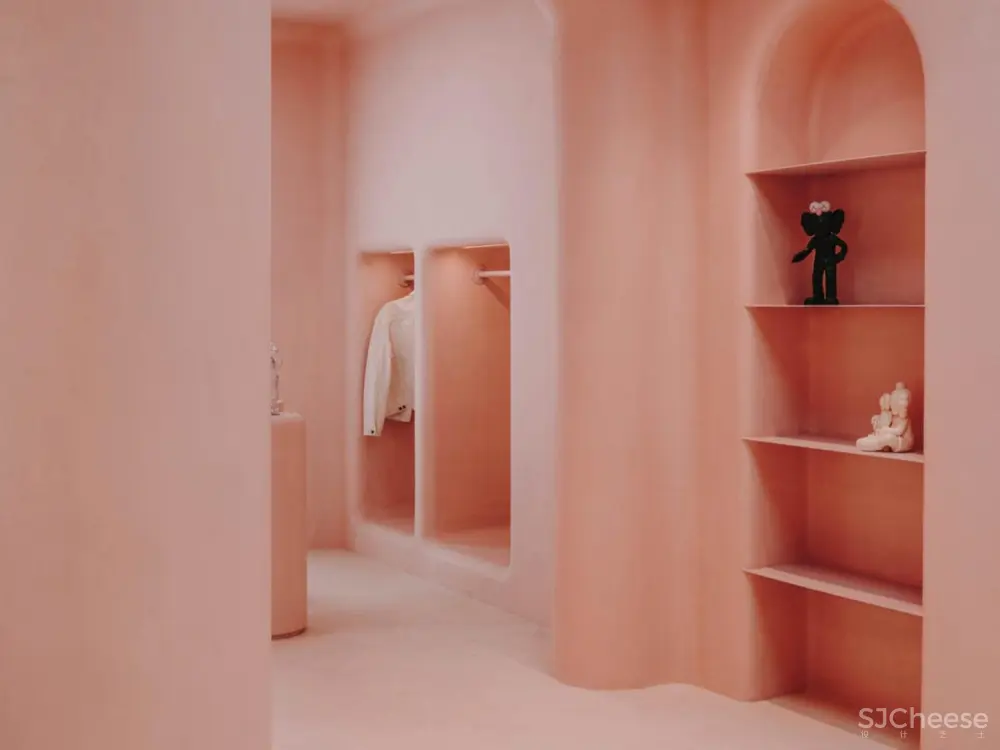 从现实中脱离出来:巴塞罗那的Moco概念店,由six n five与isern serra合作。