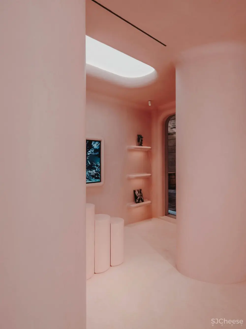 从现实中脱离出来:巴塞罗那的Moco概念店,由six n five与isern serra合作。