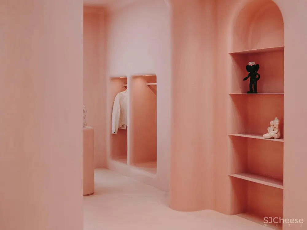 从现实中脱离出来:巴塞罗那的Moco概念店,由six n five与isern serra合作。