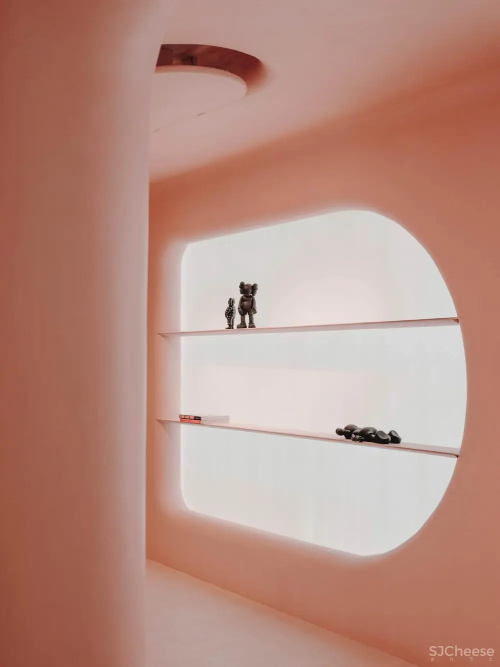 从现实中脱离出来:巴塞罗那的Moco概念店,由six n five与isern serra合作。