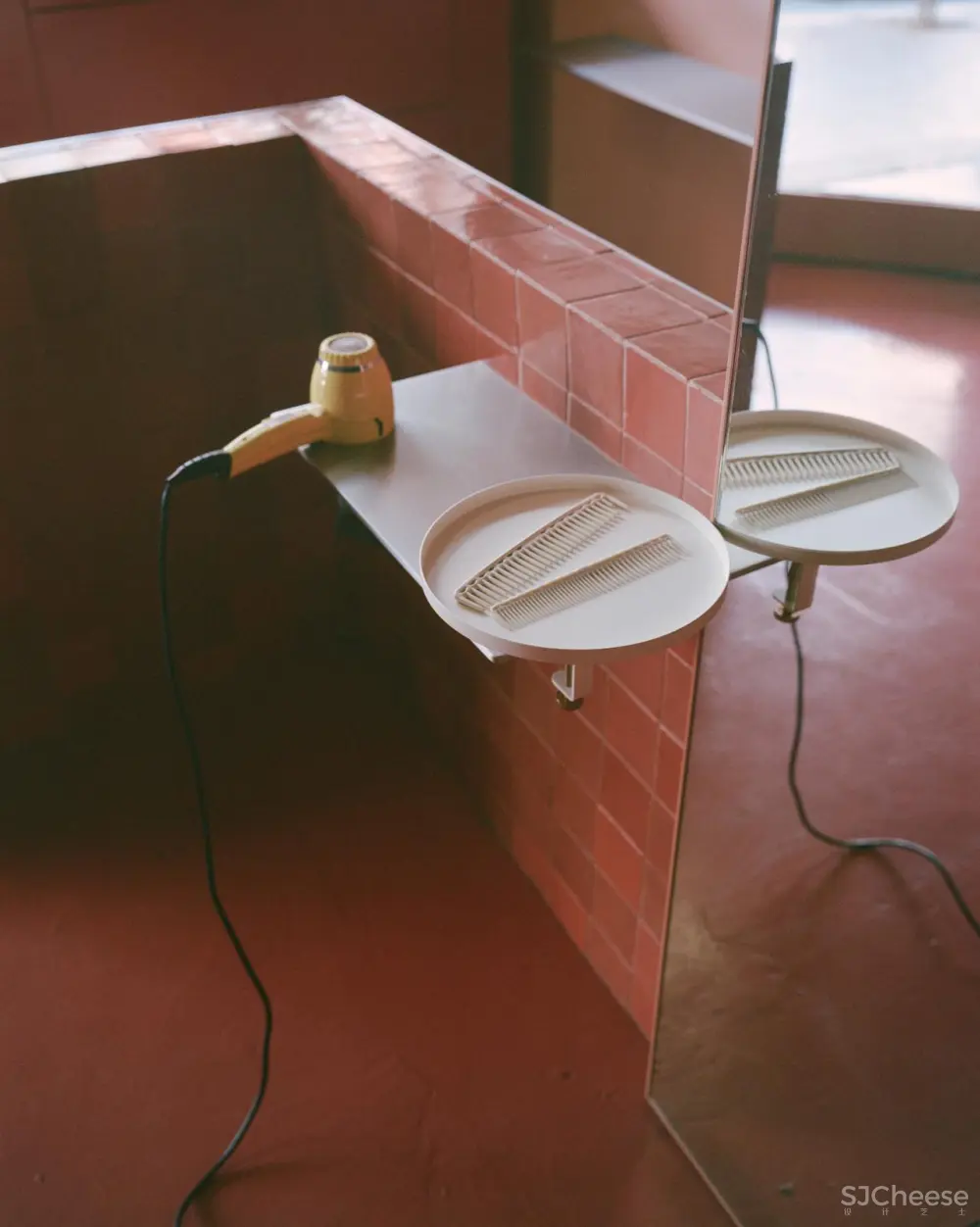 粉色与扭曲:COV 悉尼顶级美发沙龙(莫斯曼) by coffeyhallett.